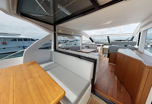 Яхта Sunseeker Predator 50 2019 2