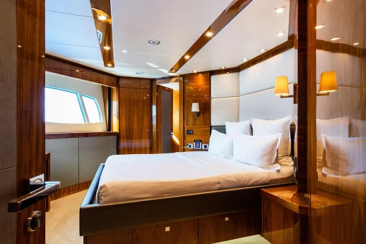 Яхта Sunseeker 115 Sport 2013 13