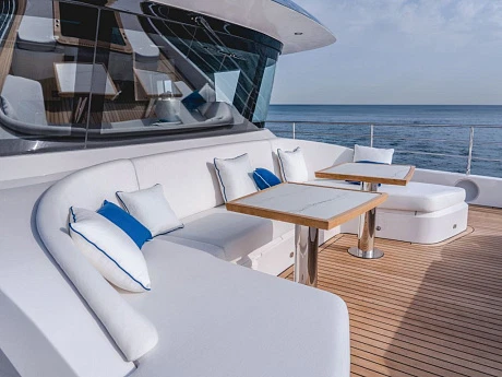 Яхта Majesty 112 Terrace  4