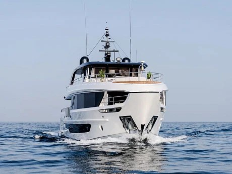 Majesty 100 Terrace yacht  8