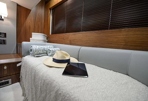 Яхта Sunseeker San Remo 2014 14