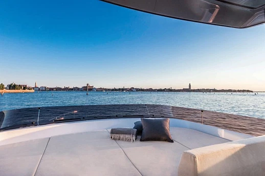 Яхта Ferretti 670 2023 11