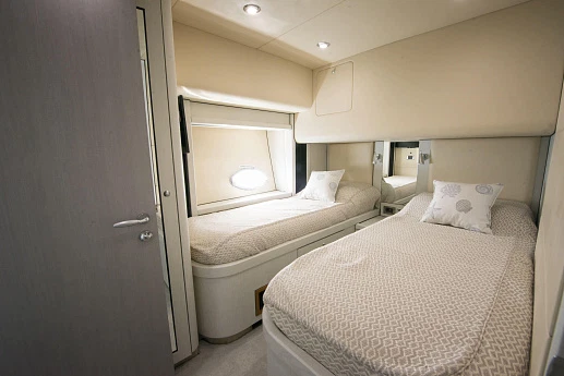 Sunseeker Predator 82 yacht 2007 12