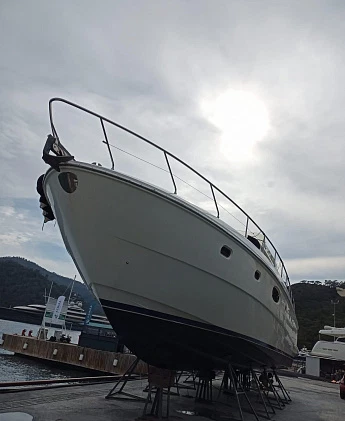 Ferretti 590 yacht 2004 5