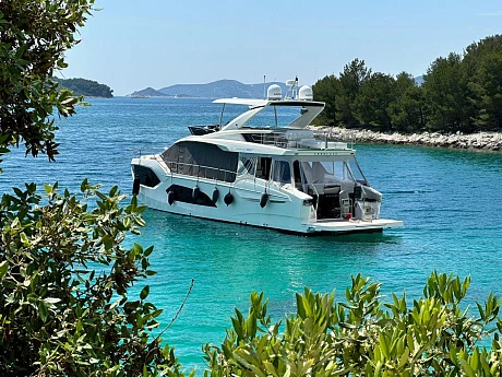 Яхта Absolute 60 Fly 2022 1