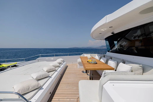 Яхта Majesty 120  13