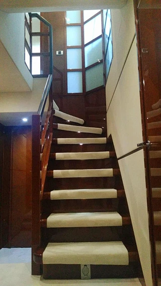 Яхта Princess 95 2011 10