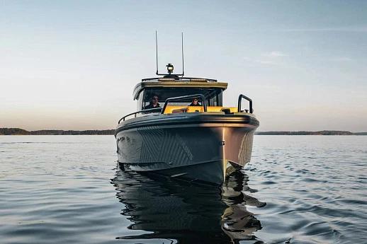 Яхта Axopar Brabus Shadow 900 XC Cross Cabin  6