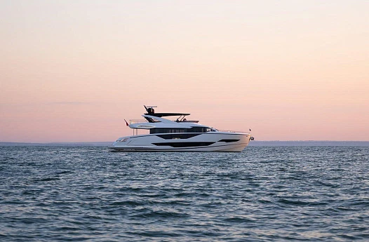 Яхта Sunseeker 90 Ocean 2022 13