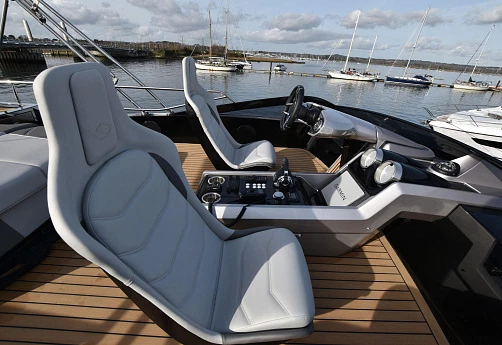 Яхта Sunseeker 65 Sport 2022 9