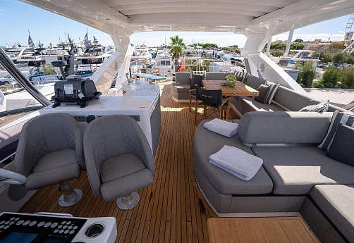 Sunseeker 76 yacht 2020 11