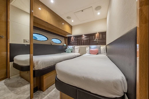 Princess V72 yacht 2016 11