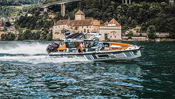 Яхта Brabus Shadow 500 Cabin  5