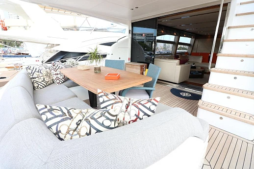 Яхта Princess 82 2015 6