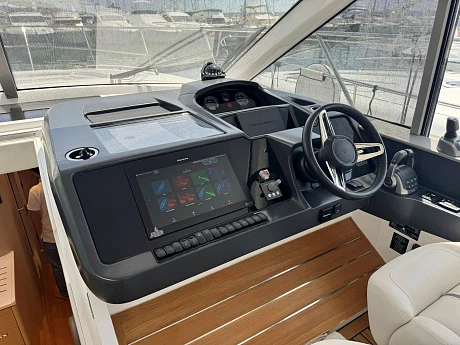 Яхта Princess V50 Open 2021 11