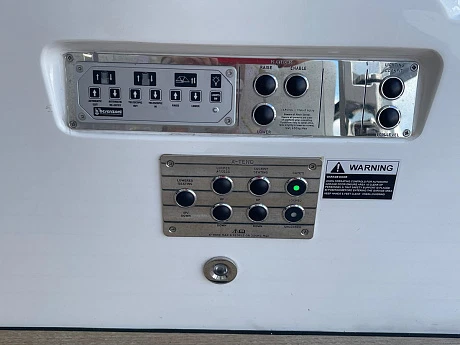 Яхты Sunseeker 88 Yacht 2022 14