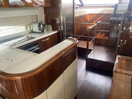 Яхта Fairline Squadron 65 2017 12