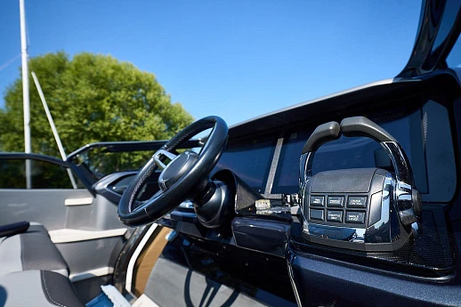 Яхта Princess R35 2021 13