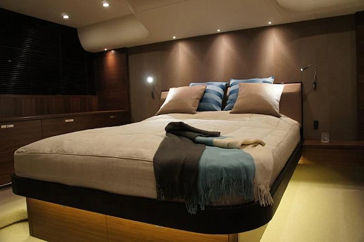 Яхта Princess Flybridge 56 2014 6