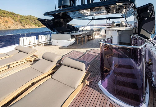 Яхта Sunseeker 116 Yacht 2019 15