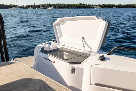 Яхта Axopar 37 XC Cross Cabin  10