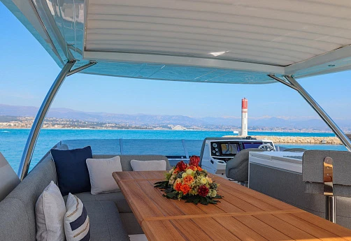 Яхта Sunseeker 76 2020 9