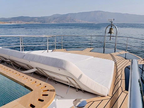 Яхта Majesty 100 Terrace  13