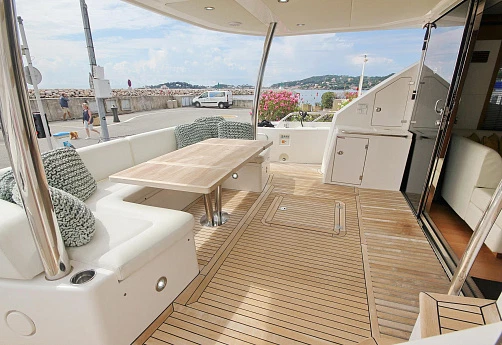 Яхта Sunseeker Manhattan 73 2012 13