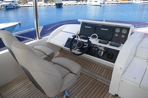 Яхта Princess 72 2015 11