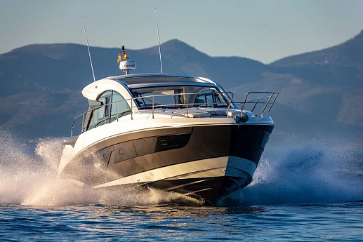 Яхта Beneteau Gran Turismo 45  4