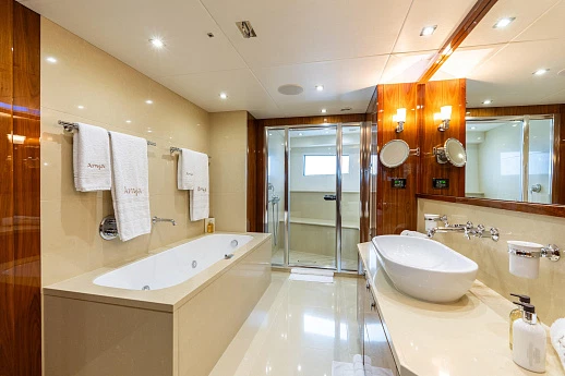 Яхта Sunseeker 131 2015 7