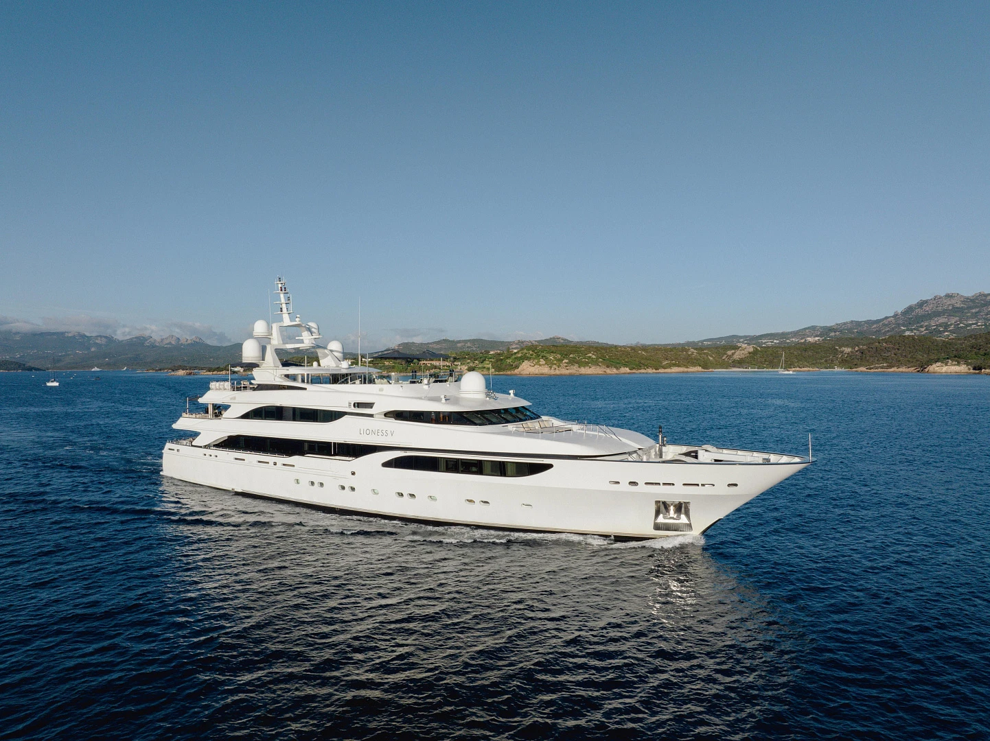 Benetti 233