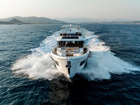 Яхта BENETEAU SWIFT TRAWLER 54  4