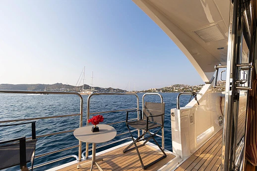 Sunseeker 34M yacht 2011 5