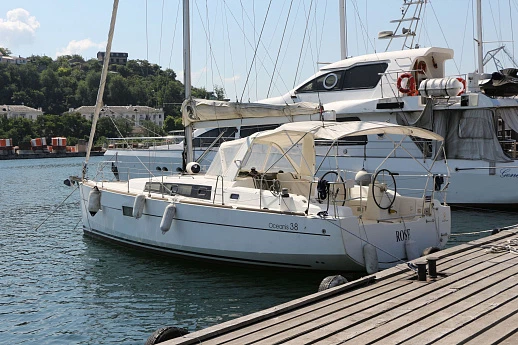 Яхта Beneteau Oceanis 38 2016 1