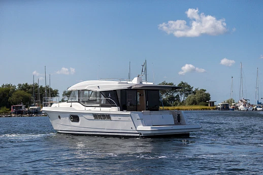 Яхта BENETEAU SWIFT TRAWLER 41 SEDAN  2