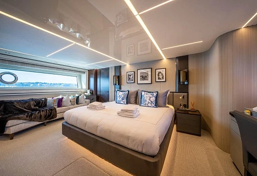 Яхта Sunseeker 90 Ocean 2022 8