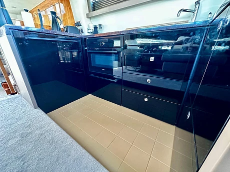 Fairline Squadron 55 yacht 2010 9