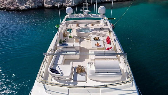 Ferretti 880 yacht 2004 6