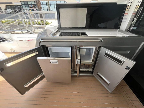 Sunseeker Predator 75 yacht 2023 12