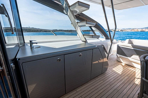 Яхта Princess S80 2025 12