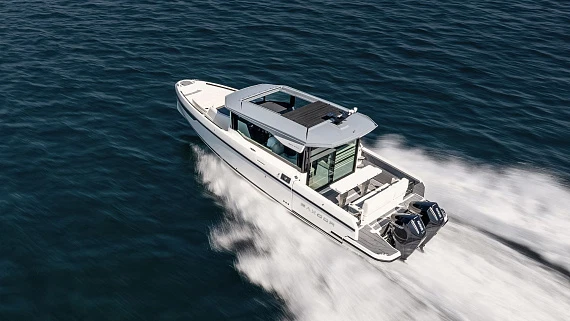 Яхта Saxdor 320 GTC  2