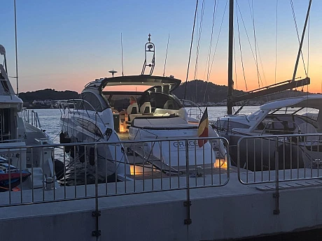 Яхта Princess V48 Open 2016 7