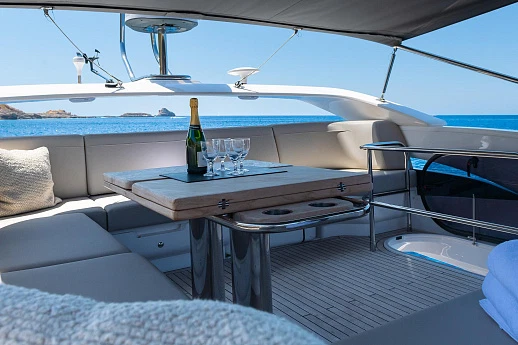 Яхта Princess F55 2023 11