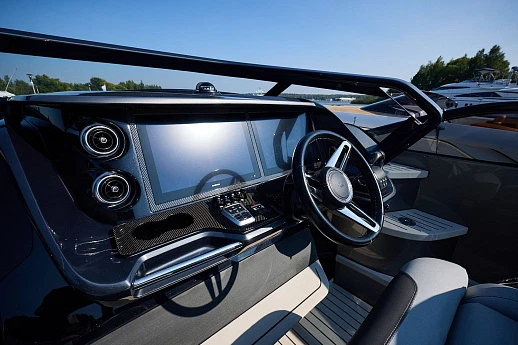 Яхта Princess R35 2021 23