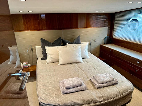 Princess V48 Open yacht 2015 13