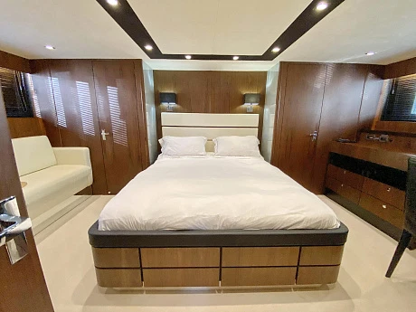 Fairline 780 yacht 2014 14