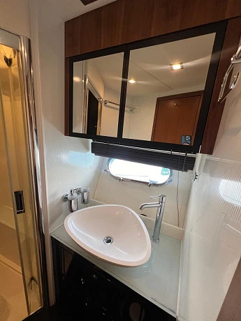 Sunseeker Predator 64 yacht 2011 12