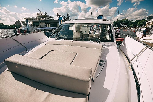 Яхта Sealine C335 V 2022 6