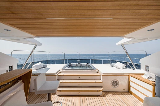 Majesty 120 yacht  19
